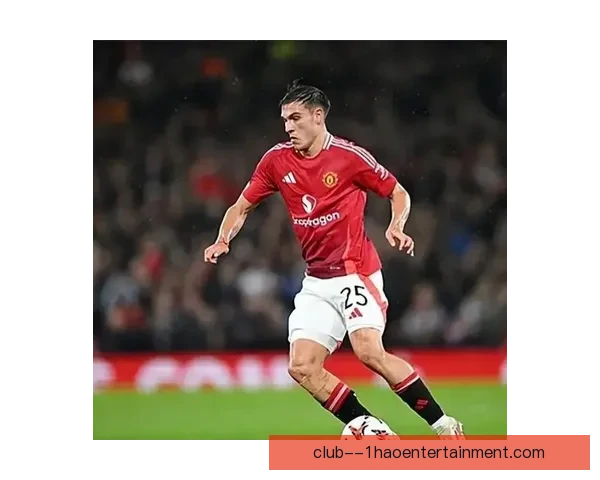 乌加特压哨转会曼联完成 迎接新挑战开启红魔生涯
